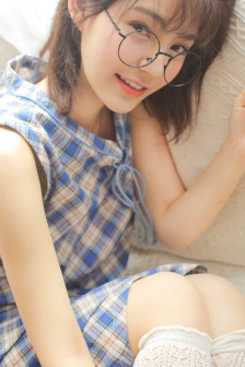小女孩唏嘘的视频